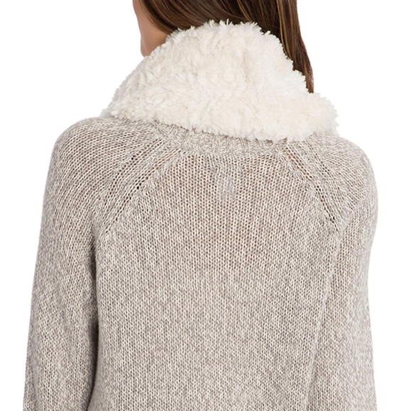 NWT Chunky Knit Infinity Faux Fur Scarf - Picture 2 of 5